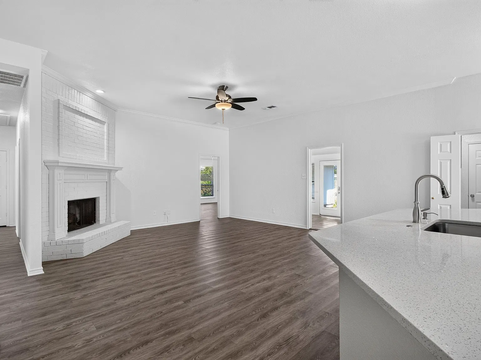 4 bed, 2216 sqft, $2,900 — Photo 4
