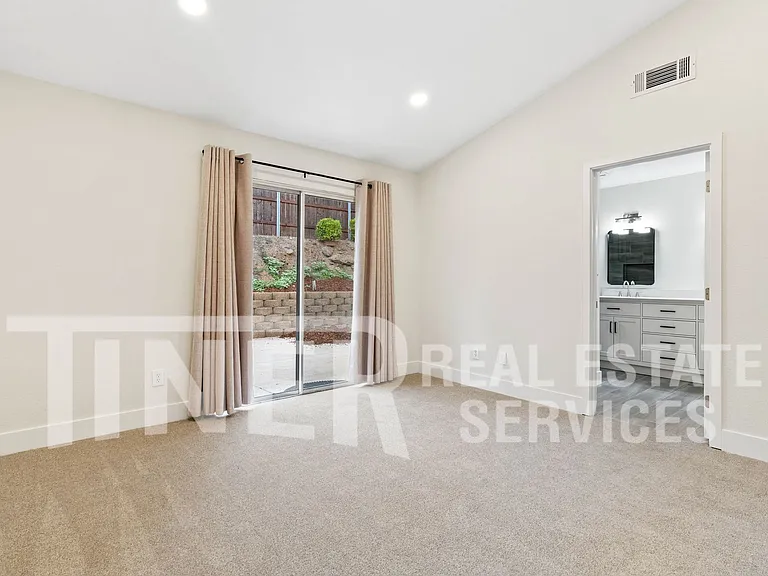 3421 Cobblestone Dr — Photo 13