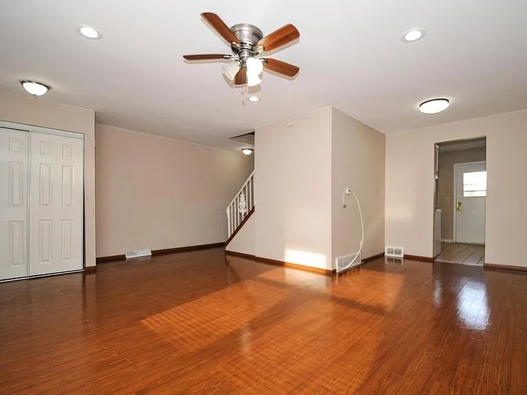 513 W Potter St — Photo 41
