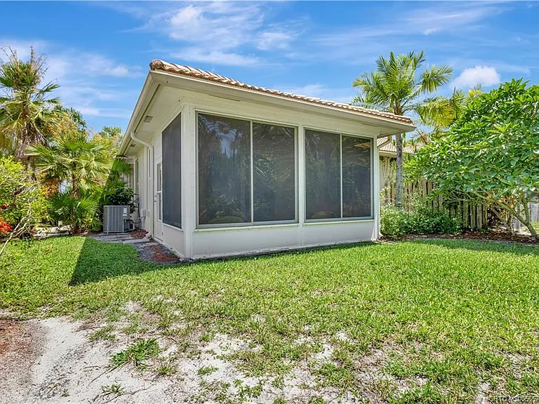 6797 SE Warwick Ln — Photo 34