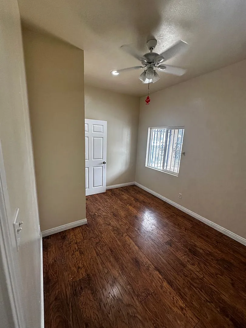Welcome to 750 E 40th Pl — Photo 4