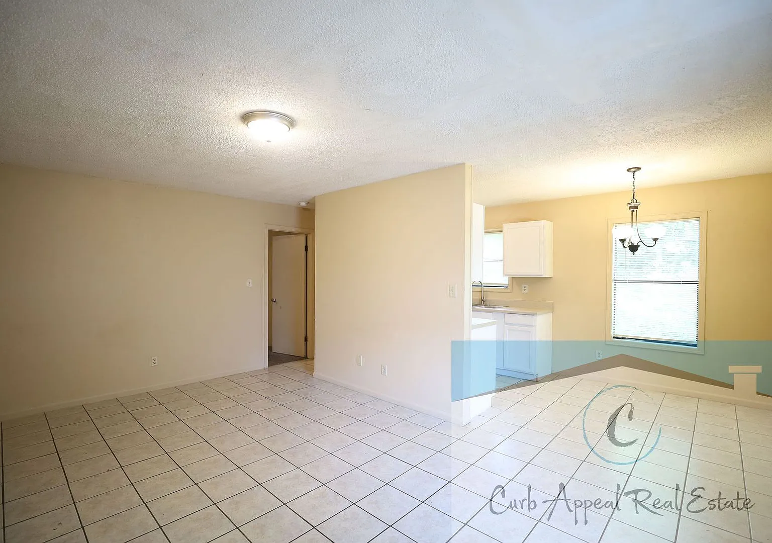 117 N Rogers St — Photo 2