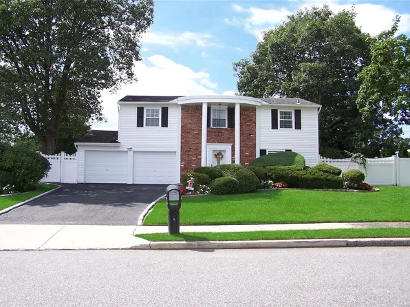 12 Corvair Lane, Selden, NY 11784