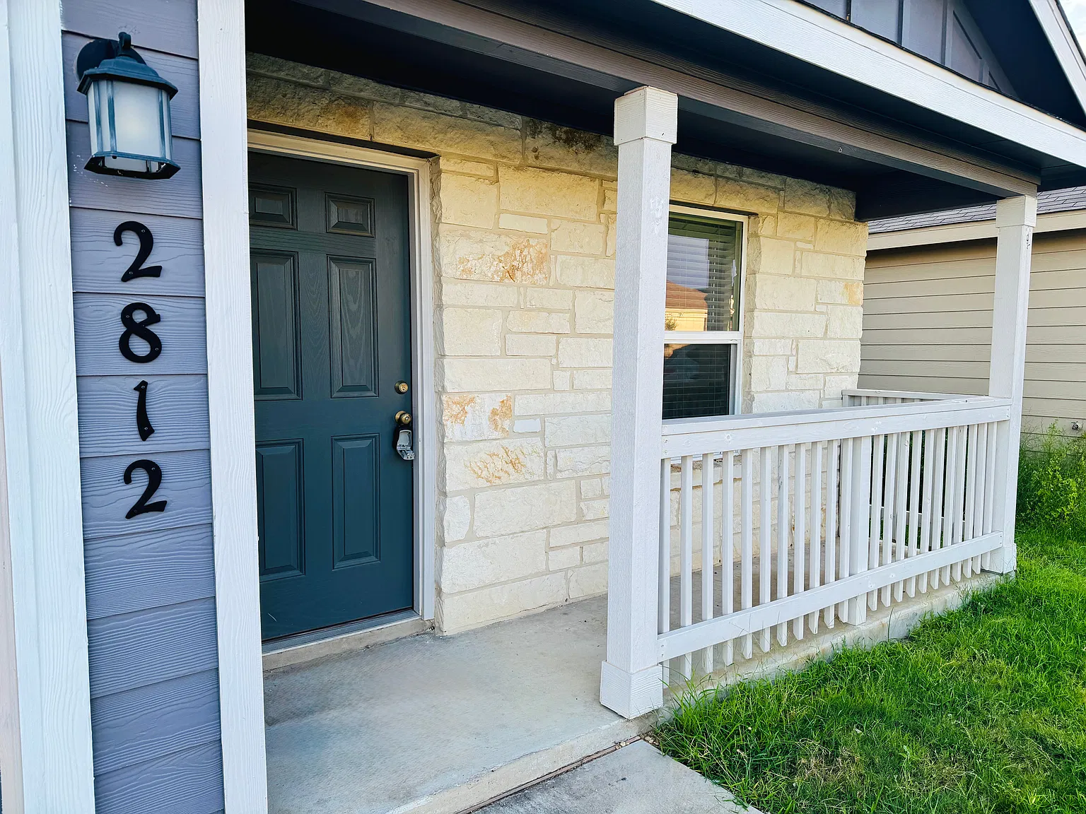4 bed, 1667 sqft, $1,900 — Photo 2
