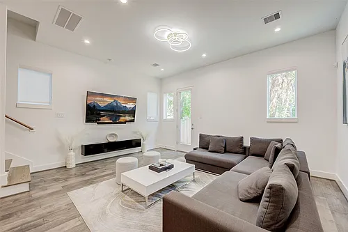 5839 Dolores St Photo 1