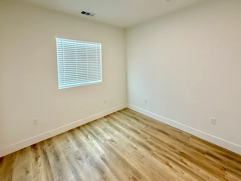 6989 Del Rosa Ave — Photo 11