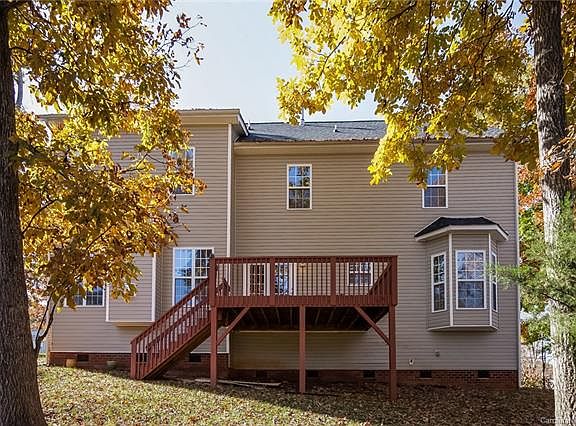 5th image of 6121 Crown Hill Dr