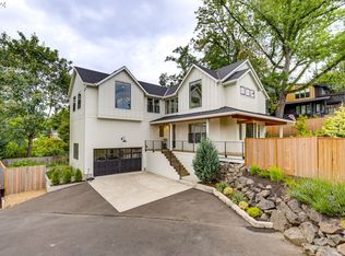 933 SW Maplecrest Ct, Portland, OR 97219