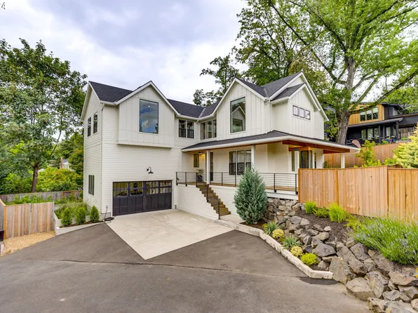 933 SW Maplecrest Ct, Portland, OR 97219