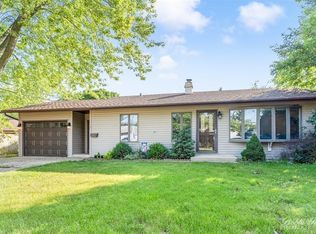 6 McCabe Dr, Streamwood, IL 60107