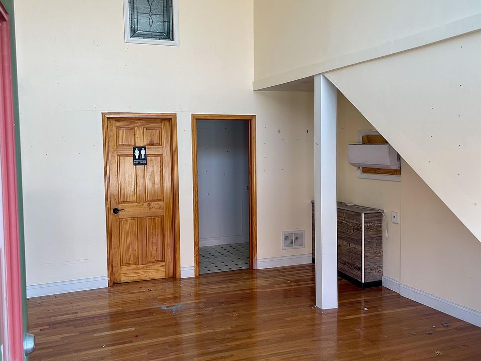2nd image of 112 W 2nd St #1