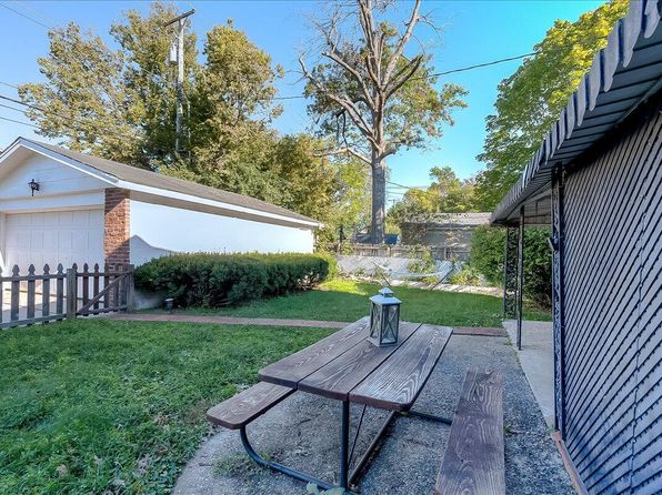 lexington-kentucky-2093667214 picture