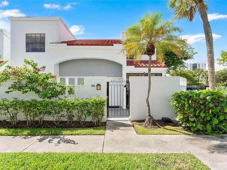 20903 Leeward Ct #311-1 — Photo 1