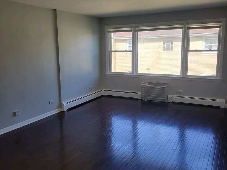 5712 W Montrose Ave #3B — Photo 2