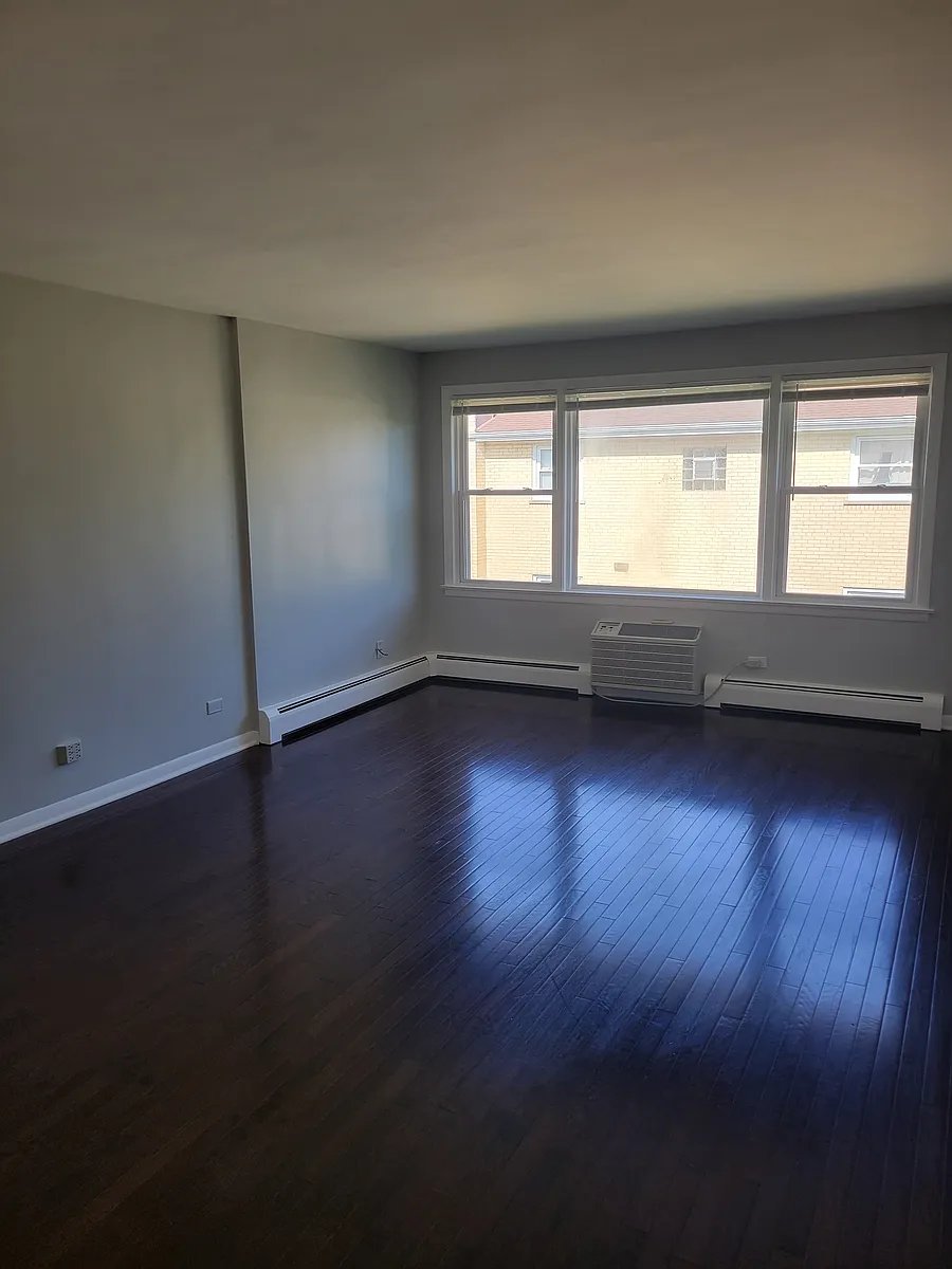 Building Photo - 5712 W Montrose Ave #3A