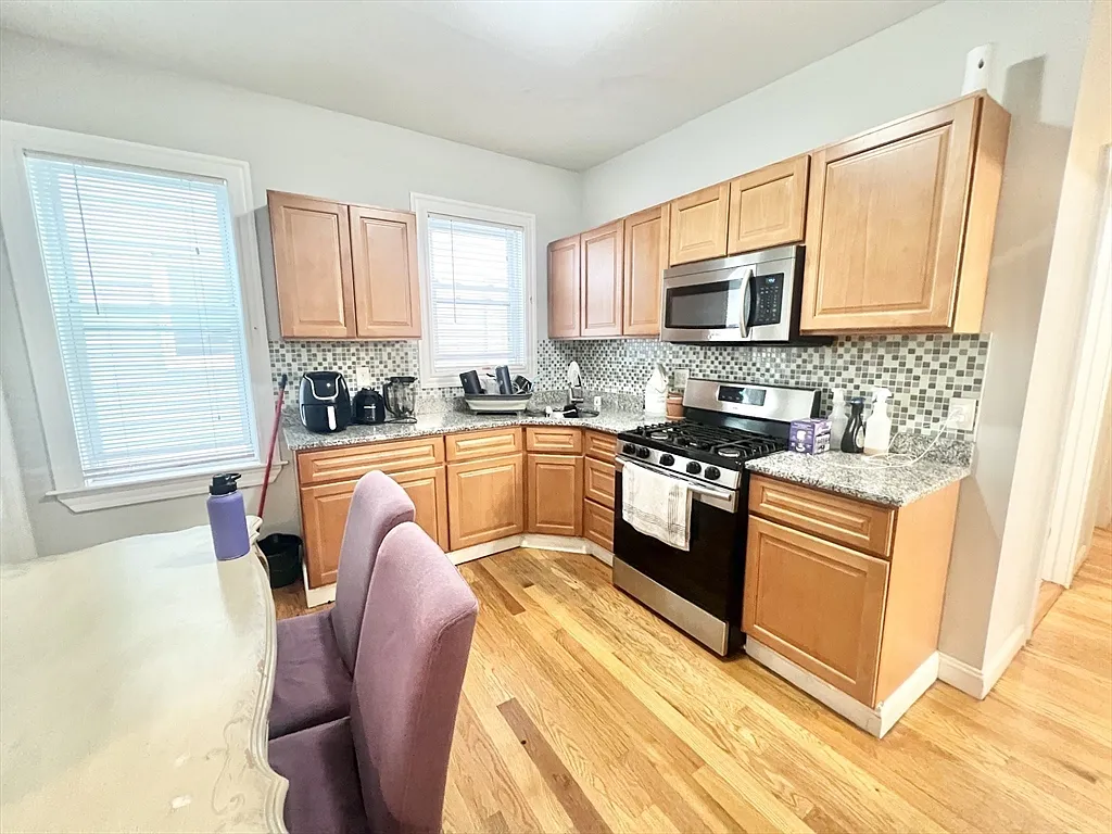 Building Photo - 13 Hendry St #3