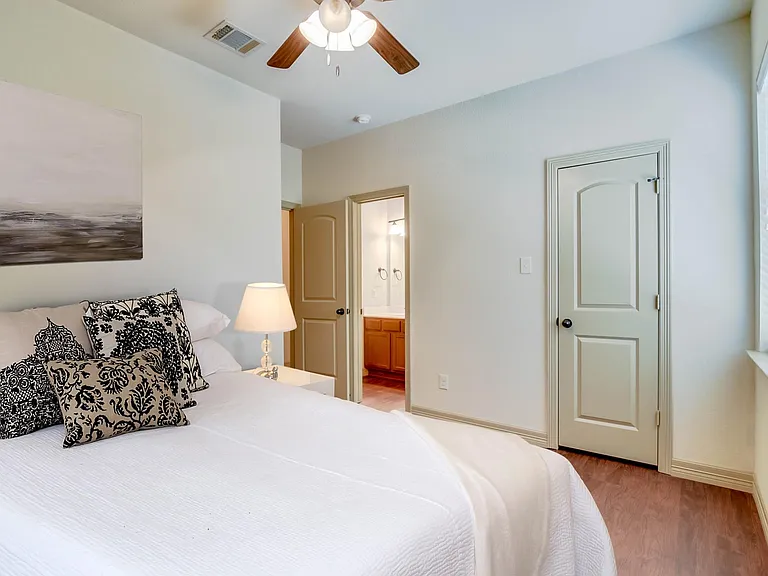 2818 Forest Park Blvd — Photo 8