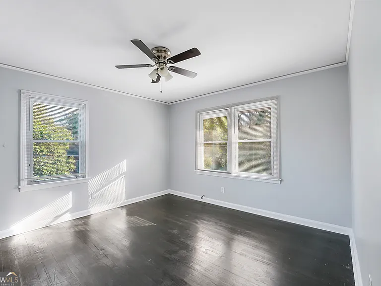 147 Burnside St #4 — Photo 4