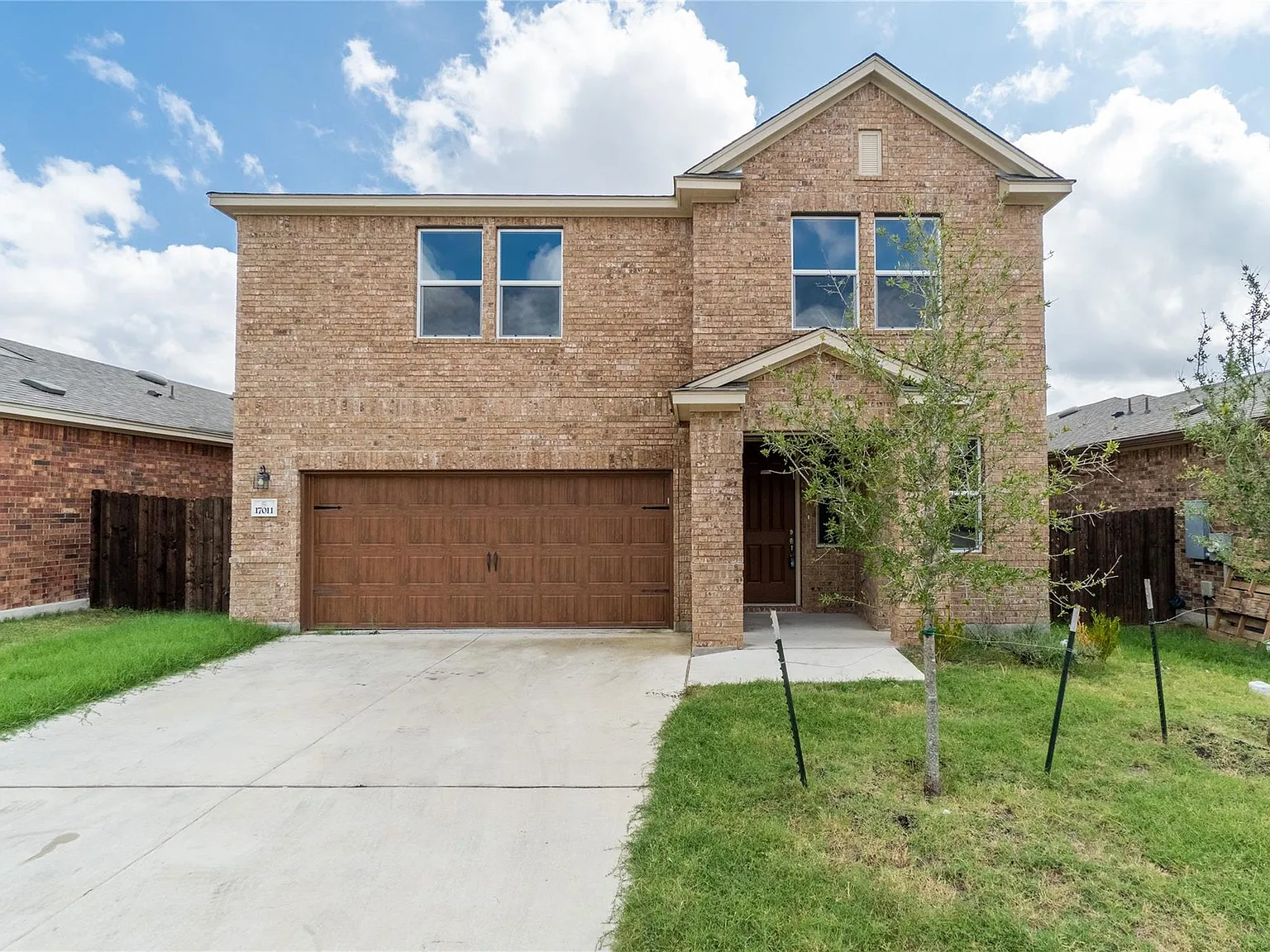4 bed, 2.5 bath, 2466 sqft, $2,300 — Photo 1