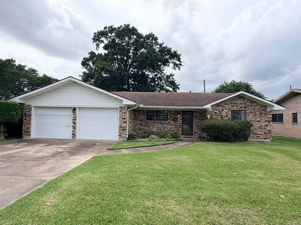 3152 Sandalwood Dr, Port Neches, TX 77651