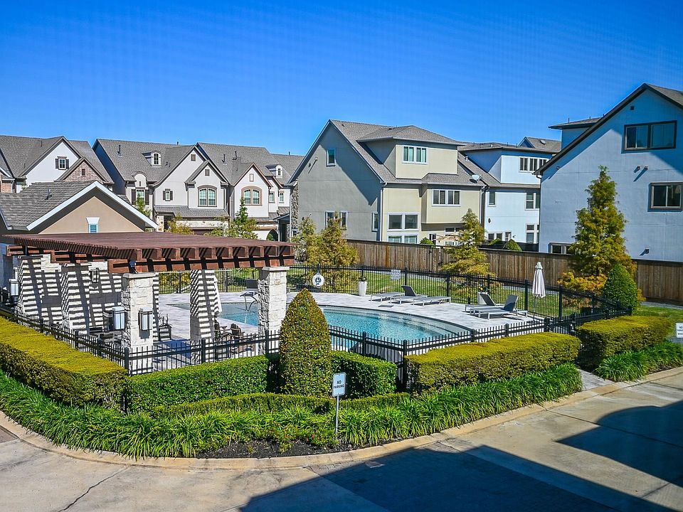 1st image of 11023 Acorn Falls Dr
