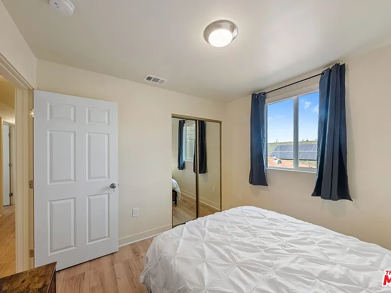 5912 S Flower St — Photo 30