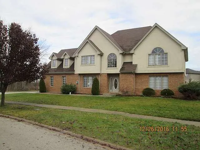 18541 Maple Ave photo 1