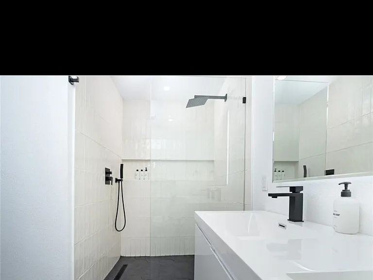 2252 N Indian Canyon Dr #B — Photo 10