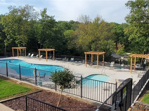 989 Bobcat Ln, Lake Ozark, MO 65049