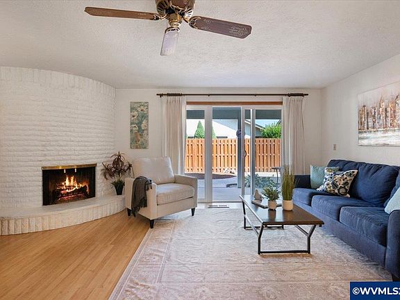2nd image of 1975 Banyan Ct NW