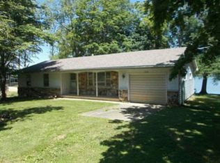 2272 Lake Hills Dr, Vandalia, IL 62471