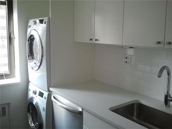 5th image of 45 W 67th St APT 22E