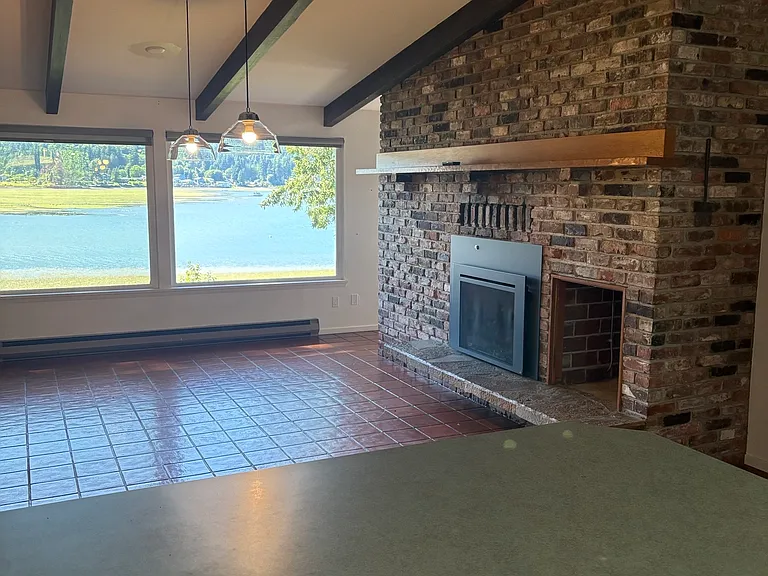 4963 Erlands Point Rd NW — Photo 4