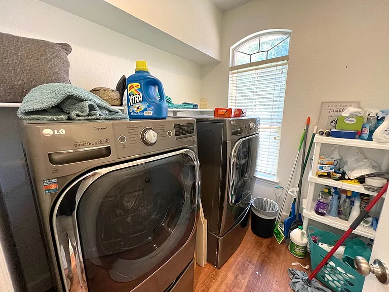 2106 Huxley Ln — Photo 15