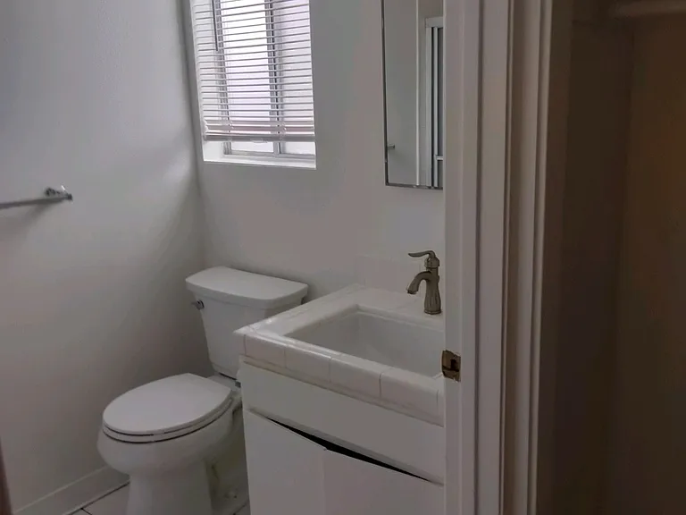 1215 E Meta St #B — Photo 8