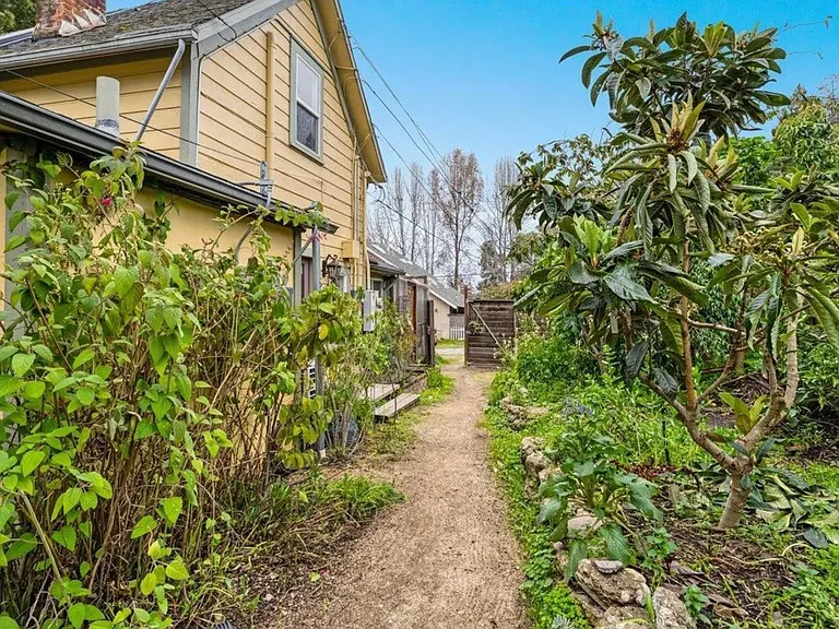 211 Grant St — Photo 11