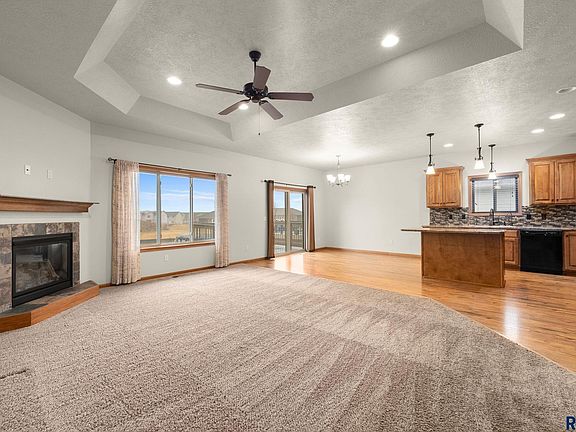 2nd image of 210 S Heritage Rd