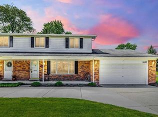 1007 Vernier Rd, Grosse Pointe Woods, MI 48236