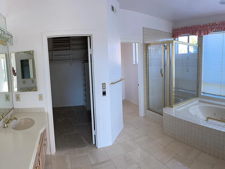 12023 Versailles Ct — Photo 11