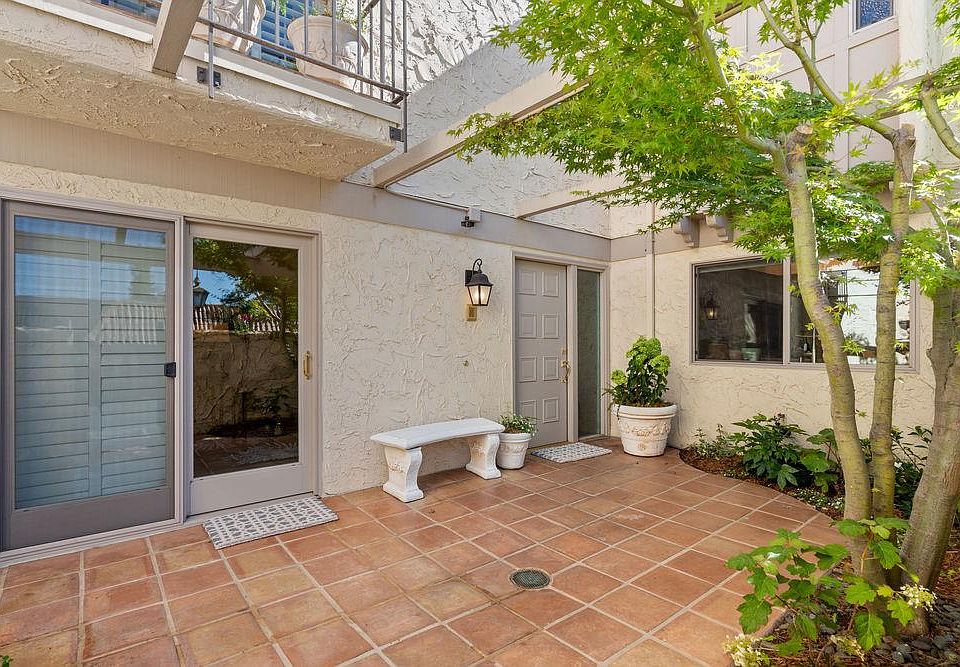 1st image of 273 Casitas Bulevar
