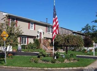 32 Cullen Ave, Islip, NY 11751