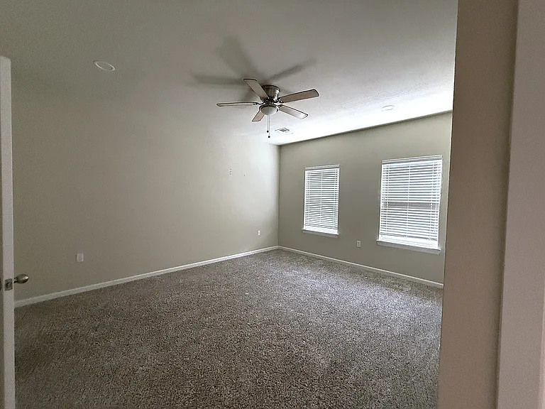 230 Heritage Ct — Photo 17