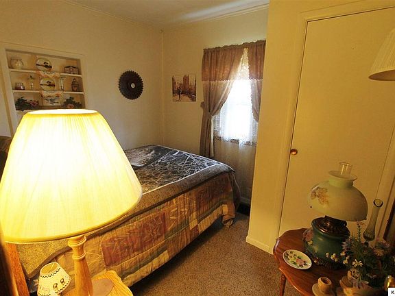 2nd image of 7 Pine St