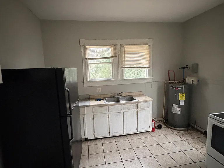 340 Buford St #B — Photo 4