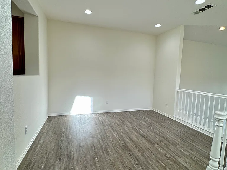 1331 Bayside Cir — Photo 31