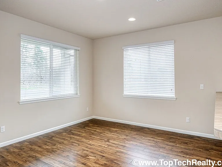7226 NW Abigail Ter — Photo 6
