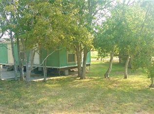 104 W Denver St, Seadrift, TX 77983