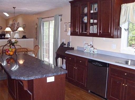 5th image of 14 Villa Dr