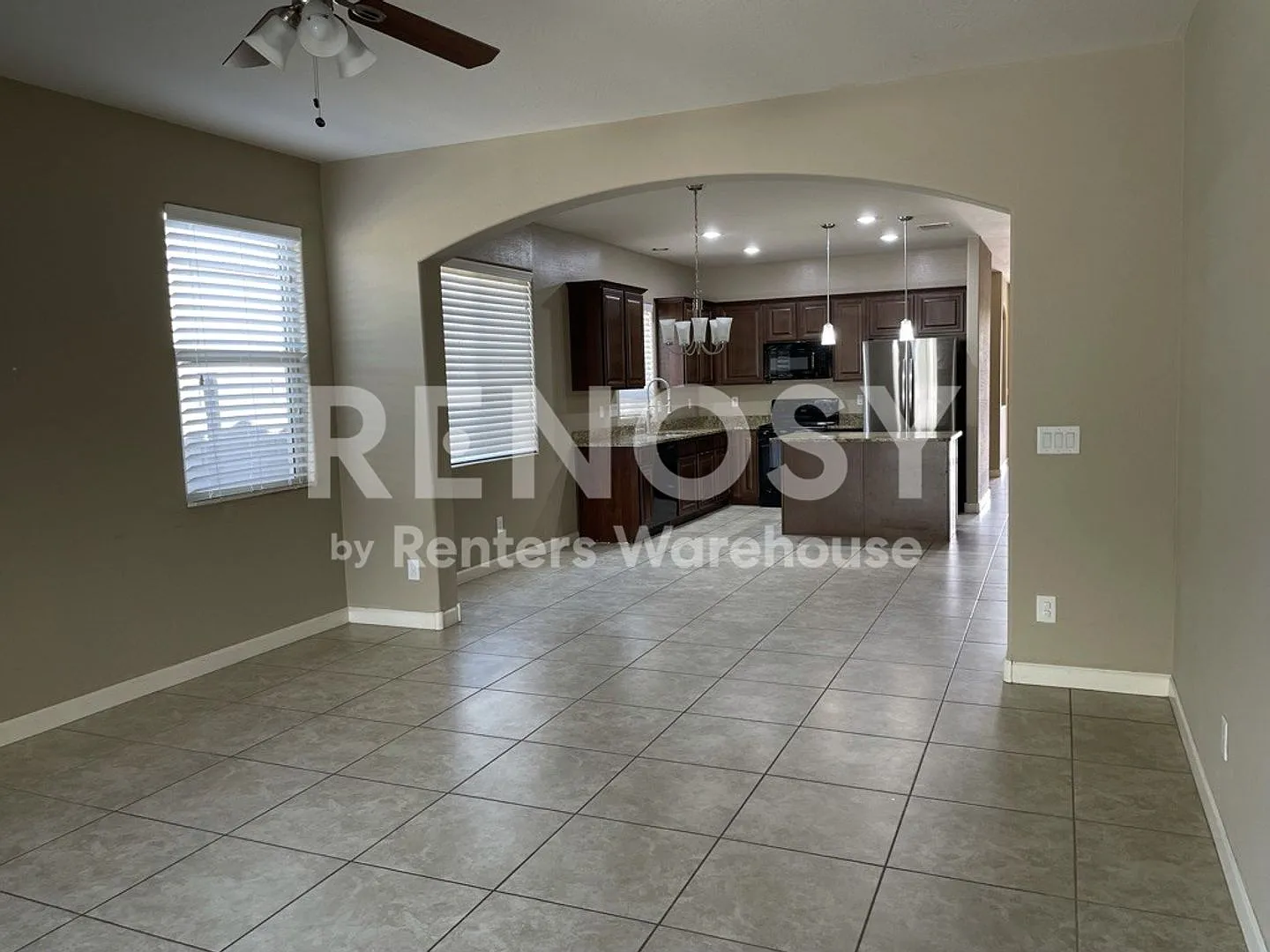 Ideal 4 Br 2.5 Ba 2 Car Garage Home Near the 51 and Cactus in Phoenix — Photo 4