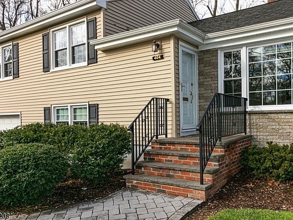 3rd image of 404 S Livingston Ave